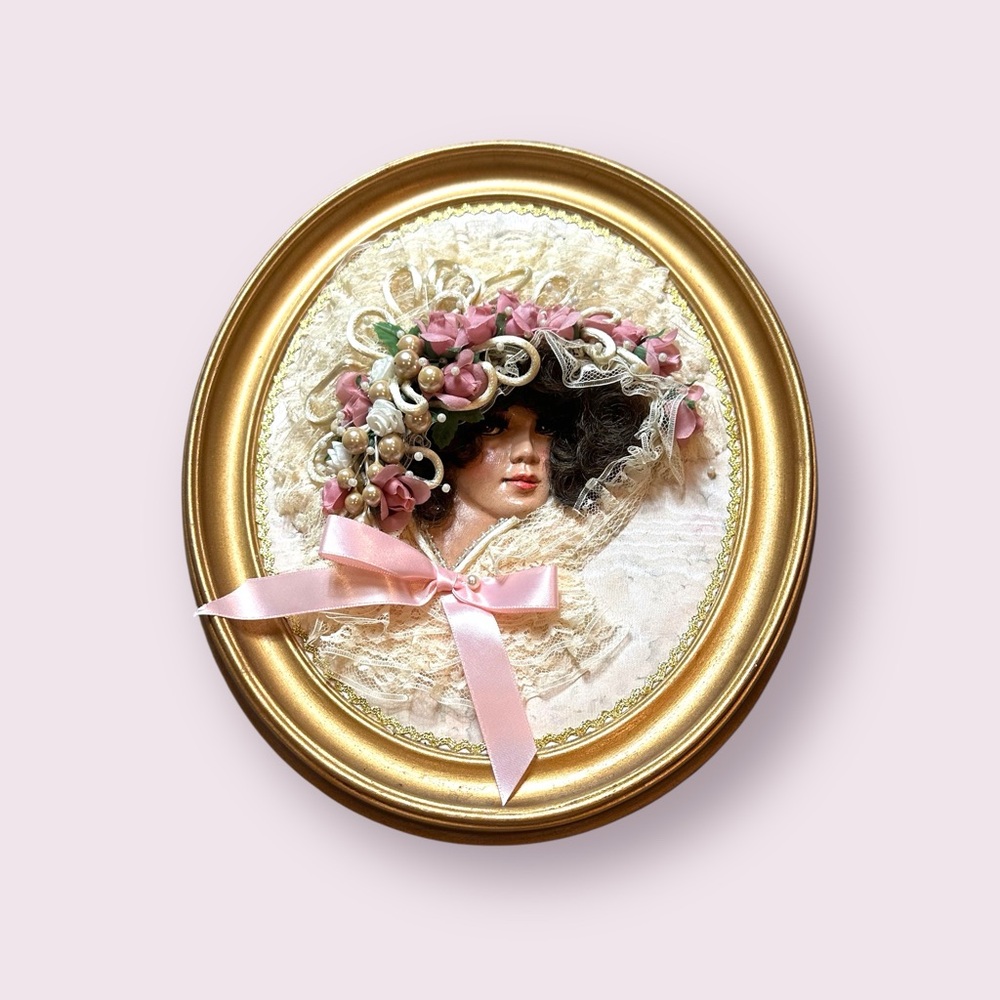Vintage 3D Victorian-Inspired Gold and Pink Wall Hanging Portrait